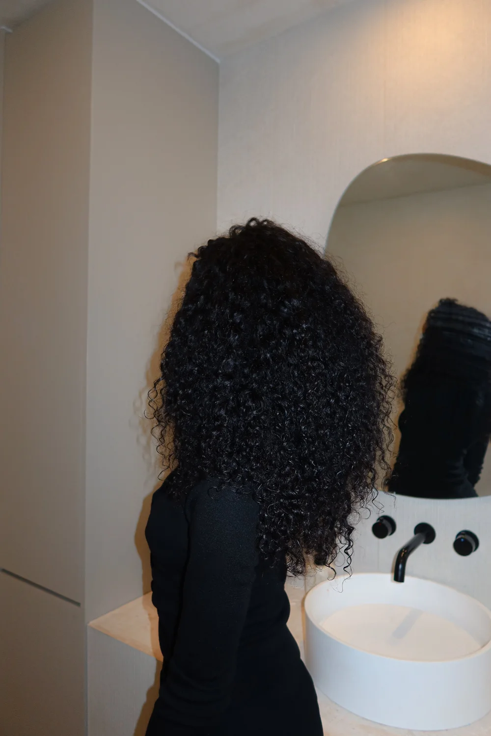 Protective hairstyle with a seamless finish